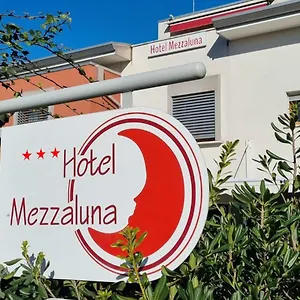 3* מלון Mezzaluna